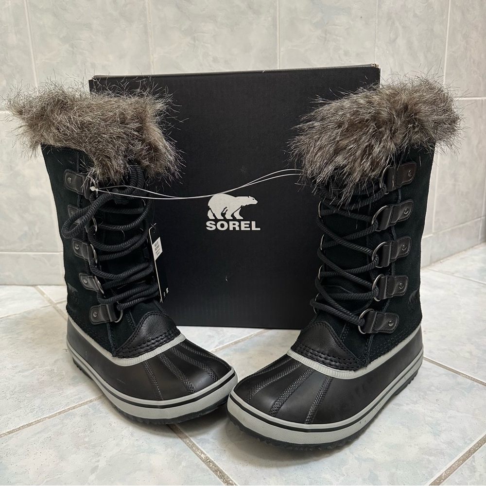 NWT Sorel Joan of Arctic Women's Waterproof Black Boot size 9